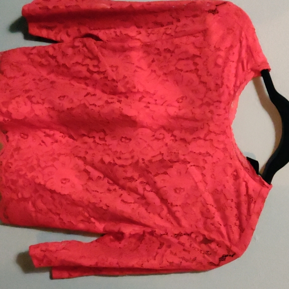 Red floral lace top - Picture 1 of 4